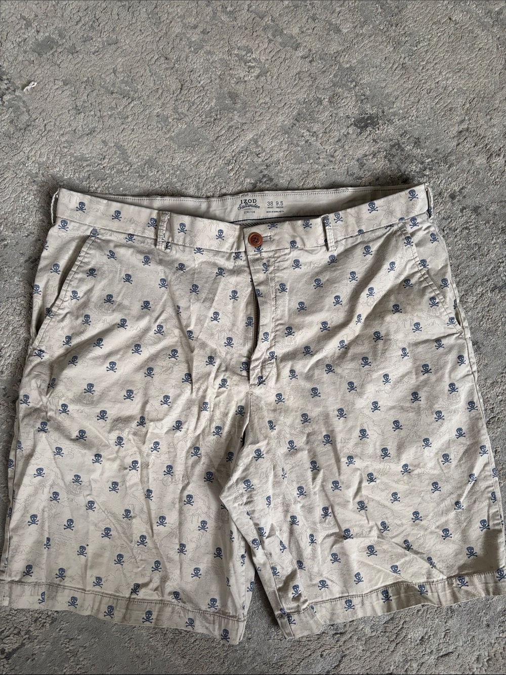 Izod Cream Cotton Shorts with Navy Skull Print